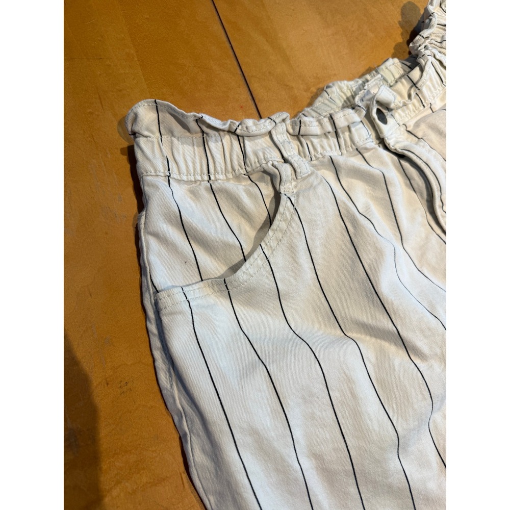 White Pinstripe High Waisted Paperbag Shorts with Elastic Waist and Pockets - Picture 2 of 9